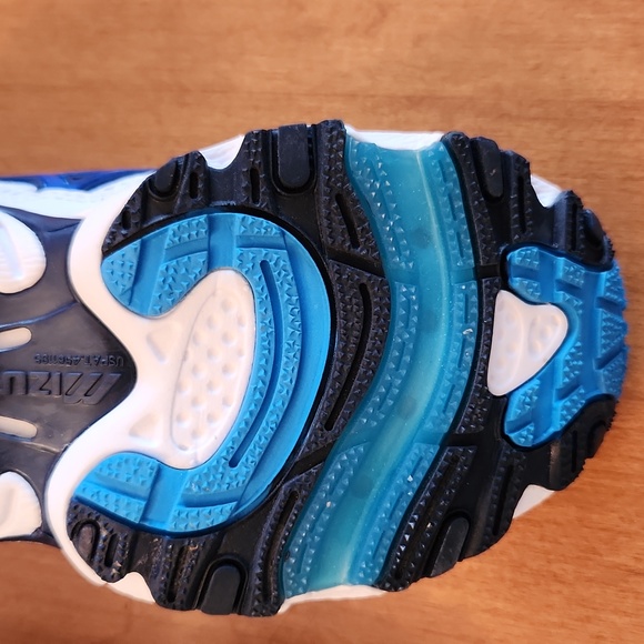 NWOT, Mizuno X10, ladies running shoes, size US 6 - Picture 6 of 12